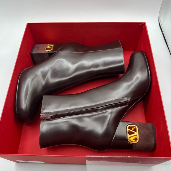 Valentino Garavani VLogo Heritage Leather VLogo-Heel Booties Made in Italy Sz 40 - Picture 14 of 14